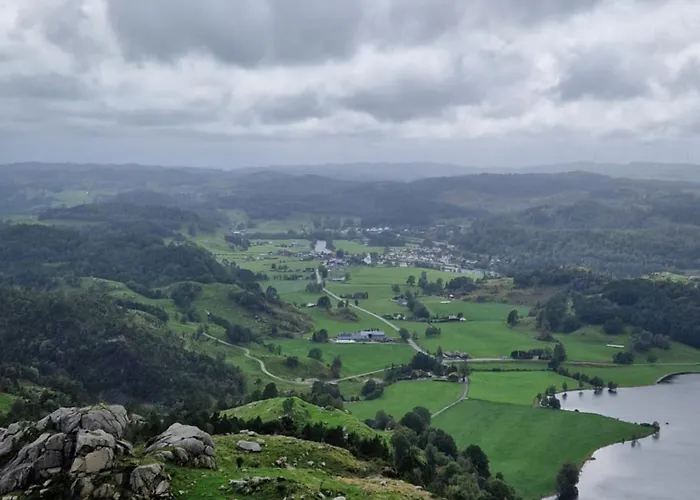 アパート At Bjerkreimselva